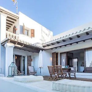 https://villa-en-ibiza-con-vistas-increibles-casa-es-figueral.ibizaislandhotels.net